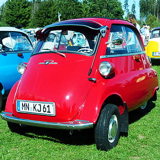 vermell, 3 rodes, vehicle, verd, herba, bmw, isetta, bola amb snogging, oldtimer, raresa, vell, nostàlgic, automòbil de cotxes d'època, cotxe de la ciutat, embarcament frontal, Isetta trobat mal wörishofen, manera de transport, transport, cotxe, automòbil, vehicle terrestre, dia, cap gent, estil retro, blau, planta, naturalesa, a l'aire lliure, cotxe d'època, esport, metall, viatjar, arbre, ciutat, 2K, CC0, domini públic, lliure de regalies