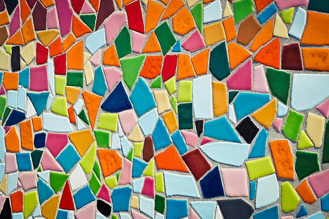 fermer, photo, carrelage, mosaïque, modèle, texture, Contexte, ornement, tuile, coloré, mur, structure, architecture, céramique, moderne, cassé, art, conception, Düsseldorf, abstrait, la créativité, Couleur, forme, Couleurs variées, multi couleur, plein cadre, personne, arrière-plans, grand groupe d'objets, abondance, à l'intérieur, nature morte, construction de murs, art et Artisanat, variation, papier, Forme géométrique, choix, journée, 4K, CC0, domaine public, libre de droits