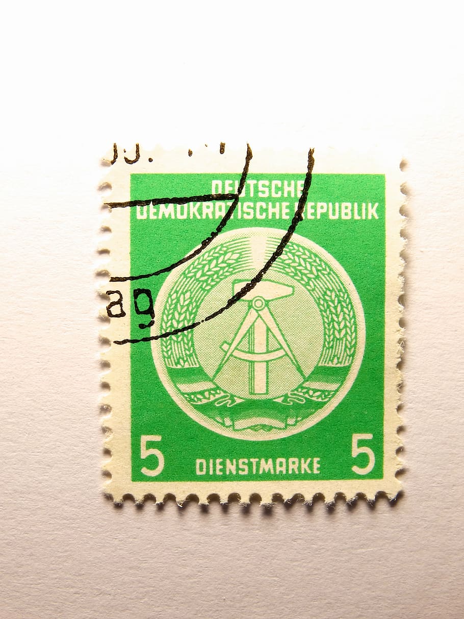 segell, ddr, fosca, publicació, color verd, tir de l'estudi, primer pla, a l'interior, cap gent, paper, viatjar, comunicació, fons blanc, document, autoritat, negocis, nombre, signe, Finances, seguretat, còpia espai, tallar, text, 4K