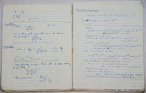 zwei, Weiß, regiert, Papiere, Anmerkungen, lösungen, Schule, Buch, Mathe, Algebra, Binomialsatz, Satz, Formel, Bildung, Lernen, 1960er Jahre, England, Text, Papier-, Handschrift, drinnen, Kommunikation, westliche Schrift, keine Leute, dokumentieren, Schreiben, Notizblock, Seite, Liste, Organisation, Nahansicht, High Angle View, Erinnerung, Botschaft, 2K, CC0, gemeinfrei, lizenzfrei