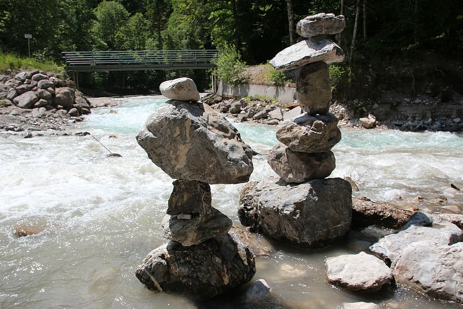 Cairn, apilats, pila, pedres, naturalesa, rock - object, aigua, sòlid, rock, dia, aigua que flueix, pedra - objecte, davant del mar, tranquil·litat, bellesa a la natura, cap gent, planta, moviment, arbre, riu, llum solar, a l'aire lliure, equilibri, que flueix, rierol: aigua que flueix, puresa, 5K