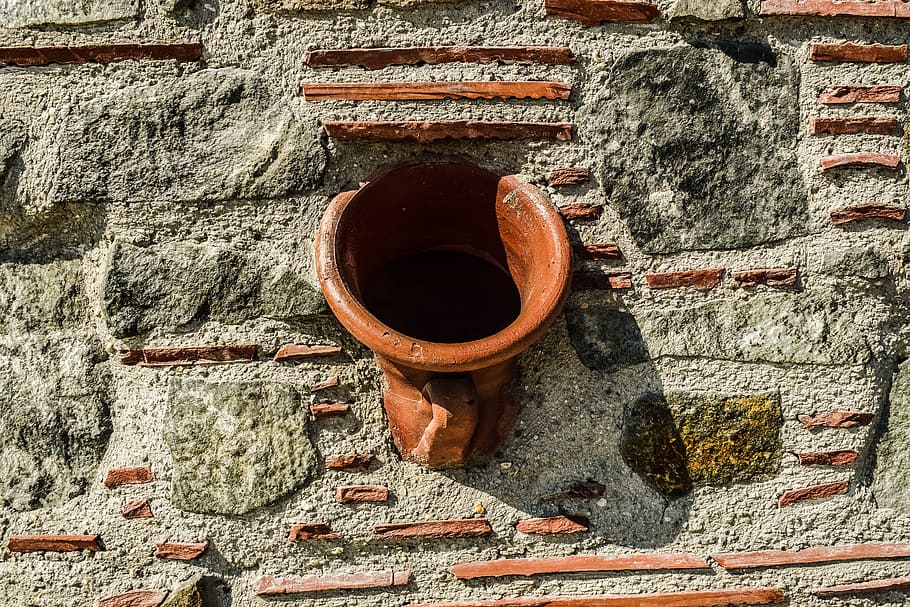 llançador, ceràmica, decoració, paret, artesania, tradicional, pedra construïda, casa, mathiatis, Xipre, funció de construcció de parets, cap gent, dia, estructura construïda, art i artesania, arquitectura, textura, vell, patró, aspre, forma geomètrica, cercle, paret de pedra, a l'aire lliure, forma, material de fusta, maó, primer pla, 5K