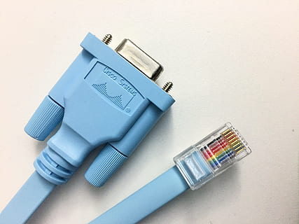 computer, utp, netwerk, cisco, kleur, vijzel, elektronica, draad, plastic, uitrusting, technologie, geen mensen, witte achtergrond, studio opname, internet, detailopname, binnenshuis, stilleven, houder, hoge hoekmening, kopie ruimte, tafel, doos, metaal, keuze, Kantoorbenodigdheden, communicatie, uitknippen, variatie, 2K, CC0, publiek domein, royaltyvrij