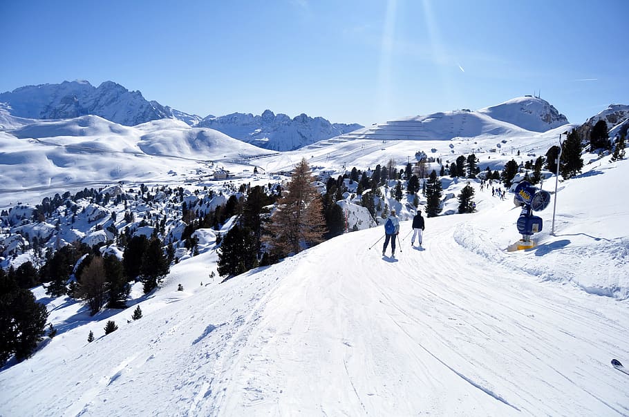 inverno, alpino, la neve, paesaggio, natura, panorama, panorama montano, sciare, sole, invernale, area sciistica, paesaggio di montagna, temperatura fredda, montagna, sport, catena montuosa, scenics - natura, sport invernali, cielo, bellezza nella natura, ambiente, gruppo di persone, avventura, attività di svago, vacanze, giorno, montagna innevata, all'aperto, 4K