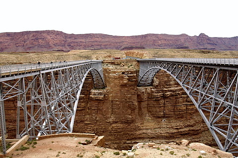 ponts, canó de marbre, arc, enginyeria, desert, arizona, EUA, pont - estructura feta per l'home, connexió, viaducte, estructura construïda, transport, pont, muntanya, arquitectura, cel, naturalesa, destinacions de viatge, cap gent, dia, cel clar, sòlid, viatjar, escenics - natura, a l'aire lliure, medi ambient, rock, pont d’arc, columna arquitectònica, 1080P, CC0, domini públic, lliure de regalies