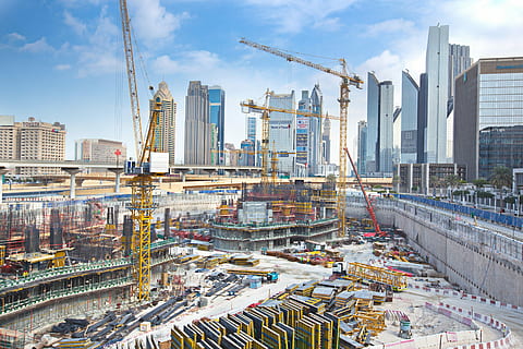 constructii, macarale, turn, constructie, macarale, constructii, industrie, fabrică, transport de marfă, de fabricație, macara - utilaje pentru constructii, arhitectură, exteriorul clădirii, construită, cer, industrie de contructie, mașini, santier, dezvoltare, oraș, natură, incomplet, clădire, nor - cer, în aer liber, transport, înalt - înalt, zi, nici o persoana, modern, exteriorul clădirii de birouri, zgârie-nori, peisaj urban, 5K, CC0, domeniu public, fără drepturi de autor