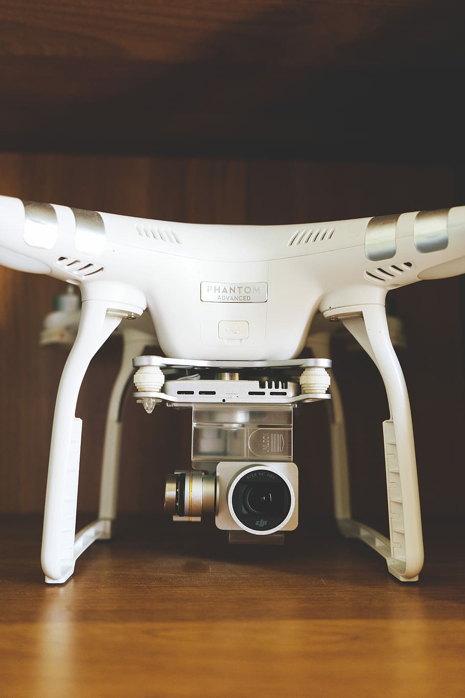 superficiale, messa a fuoco, bianca, drone della fotocamera, dji, fantasma, progredire, Marrone, superficie, fantasma 3, fuco, telecamera, avvicinamento, dettaglio, Tech, lente, fotografia aerea, fotografia drone, Ingranaggio, dispositivo, in casa, tecnologia, nessuno, attrezzatura, natura morta, tavolo, macchinario, temi fotografici, comunicazione, singolo oggetto, macchina fotografica - attrezzatura fotografica, vista dall'alto, assistenza sanitaria e medicina, apparecchio, legno - materiale, metallo, attrezzatura fotografica, pavimentazione, 5K