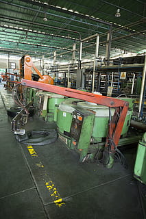 muncă, produce, lucrător în construcții, industrie, fabrică, echipament, mașini, echipamente de producție, tehnologie, în interior, nici o persoana, metal, linie de producție, ocupaţie, de fabricație, arhitectură, Afaceri, transport, construită, Automated, protecţie, echipament industrial, Securitate, complexitate, industria metalurgică, 2K, CC0, domeniu public, fără drepturi de autor