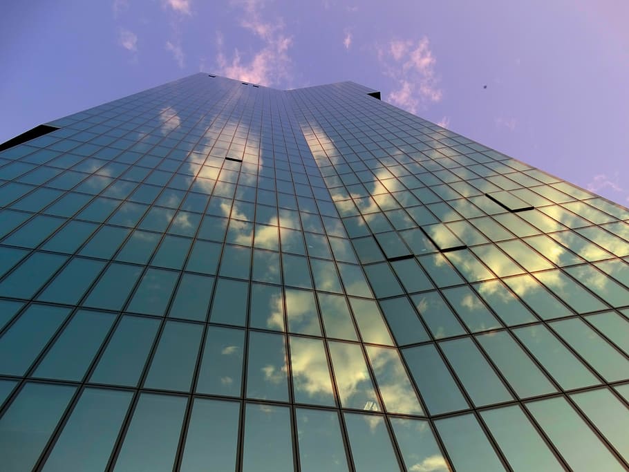 Wolkenkratzer, Fassade, Wolken, Spiegeln, die Architektur, Himmel, Glasfront, Verglasung, Struktur, gebaute Struktur, Gebäudehülle, Flachwinkelansicht, Natur, Reflexion, keine Leute, Gebäude, wolke - himmel, Sonnenlicht, Tag, draußen, Stadt, modern, Glas - Material, Bürogebäude außen, Büro, Muster, Sonnenuntergang, Linseneffekt, 5K