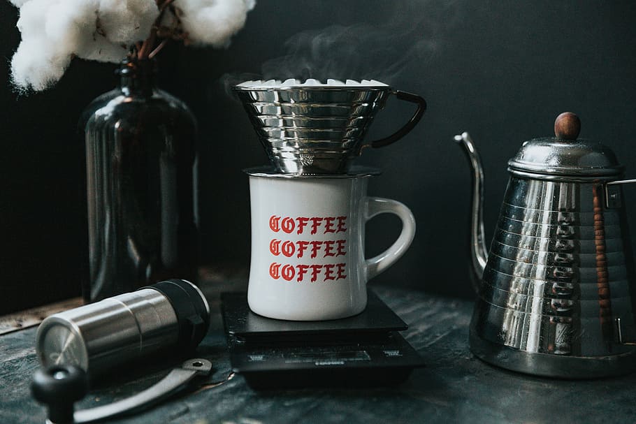 tassa de cafè, tetera, inoxidable, tassa d'acer, superior, blanc, tassa, filtrar, cafè, olla, tecnologia, a l'interior, menjar i beguda, beure, cap gent, refresc, tir de l'estudi, cafetera, cafè - beguda, natura morta, menjar, primer pla, fons negre, comunicació, beguda calenta, aboqui el bec, text, càntir, 5K