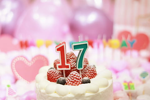 poc profund, focus photography strawberry, superior, pastís, enfocament poc profund, fotografia, maduixa, postres, menjar, menjar dolç, celebració, cupcake, gel, decoració, gourmet, aniversari, vermell, cap gent, caramels, festa - esdeveniment social, menjar i beguda, pastís d'aniversari, dolç, esdeveniment, color rosa, indulgència, al forn, multicolor, espelmes d'aniversari, temptació, 1080P, CC0, domini públic, lliure de regalies