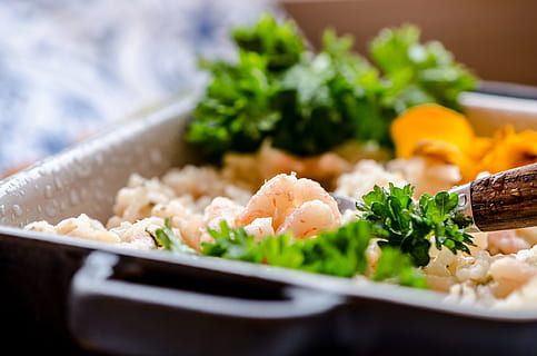 shrimp, risotto, shrimp risotto, meal, food, rice, kitchen, food and drink, healthy eating, vegetable, freshness, wellbeing, herb, close-up, no people, indoors, parsley, ready-to-eat, seafood, selective focus, carrot, root vegetable, focus on foreground, meat, studio shot, garnish, crockery, snack, dinner, 1080P, CC0, public domain, royalty free