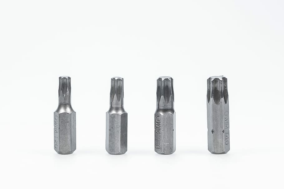 bits, creu, torx, eina, assaig, artesania, ferro, metall, en fila, fons blanc, cap gent, tir de l'estudi, a l'interior, primer pla, costat a costat, natura morta, còpia espai, arranjament, tallar, grup d'objectes, tres objectes, ordre, objectes fets per l’home, fet per l'home, cinc objectes, vell, color negre, color plata, 1080P