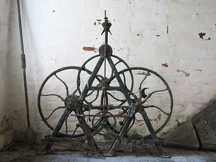 Bewegung, alt, Uhr, Antiquität, Nostalgie, uralt, Aussicht, Ausrüstung, historisch, Antiquar, Getriebe, Räder, Maschine, Rad, in einander, Wandbau - Funktion, gebaute Struktur, die Architektur, keine Leute, Wand, Tag, Kunst und Handwerk, verlassen, Metall, verwittert, Ablehnen, Kreativität, Verschlechterung, menschliche Darstellung, drinnen, Religion, obsolet, die Vergangenheit, Beton, 2K, CC0, gemeinfrei, lizenzfrei