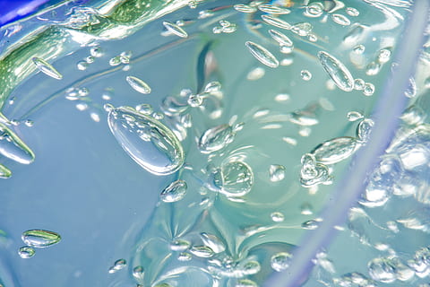 avvicinamento, fotografia, acqua, astratto, far cadere, modello astratto, dettaglio, bellissimo, modello, sfondo, struttura, luci, colore vivido, studio, colpi di dettaglio, bolla, aria, spazio, artefatto, luce, messa a fuoco selettiva, nessuno, macro, copia spazio, sfondi, design, immagine a colori, bicchiere, orizzontale, motivo, blu, natura, increspato, movimento, freschezza, fotogramma intero, all'aperto, colore verde, foglia, caduta, rinfresco, giorno, purezza, 5K, CC0, dominio pubblico, privo di copyright