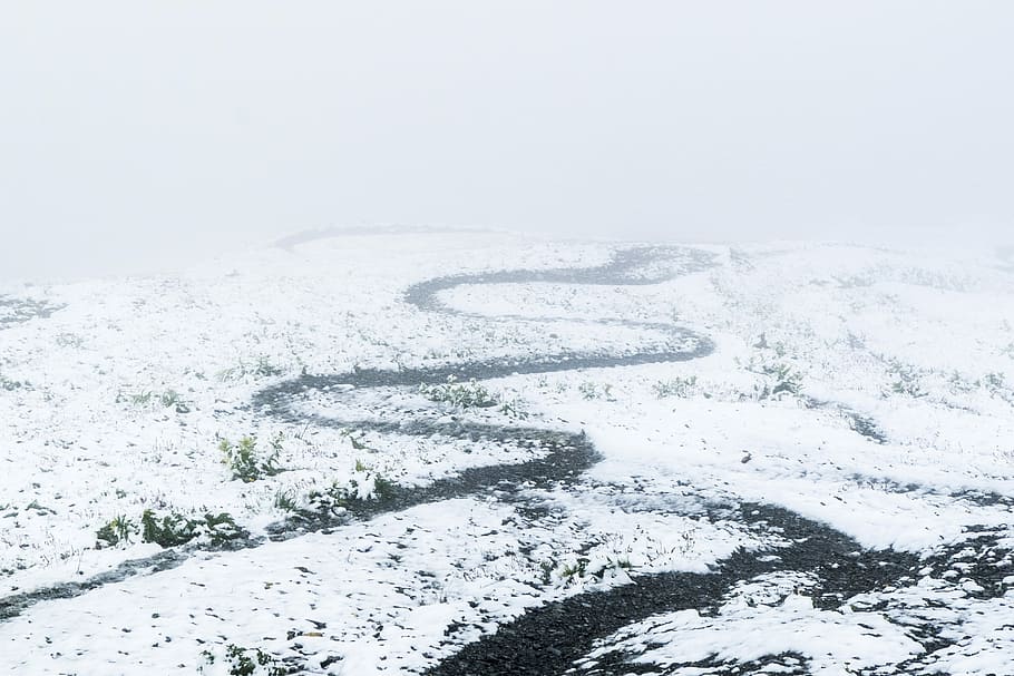 Camí, lluny, devorat, corbes, boira, neu, hivern, incert, ruta, desorientat, cap gent, marc complet, fons, mar, dia, temperatura de fred, naturalesa, Color blanc, terra, paisatge, medi ambient, bellesa a la natura, escenics - natura, congelat, cel, a l'aire lliure, còpia espai, nevar, tempesta, vent de neu, 2K