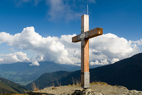 montagna, vertice, attraversare, alpino, croce al vertice, montagne, vista, punto di vista, soleggiato, alpinismo, vista distante, Austria, tirolo, nuvola - cielo, cielo, credenza, religione, spiritualità, la tranquillità, scenics - natura, giorno, natura, scena tranquilla, nessuno, catena montuosa, bellezza nella natura, scena non urbana, all'aperto, idilliaco, terra, 4K, CC0, dominio pubblico, privo di copyright