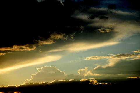 nuvole, mistico, cielo, sfondo, natura, tramonto, nuvola - cielo, crepuscolo, all'aperto, Cloudscape, tempo metereologico, sfondi, bellezza nella natura, scenics - natura, tempesta, cielo drammatico, nessuno, la tranquillità, buio, luce del sole, nuvoloso, ambiente, soggezione, raggio di sole, nuvola temporalesca, meteorologia, infausto, 4K