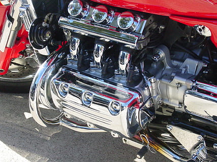 cicle, crom, motor, transport, manera de transport, cotxe, automòbil, vehicle terrestre, metall, roda, primer pla, moto, vista d’angle alt, dia, estacionari, a l'aire lliure, carrer, cap gent, carretera, ciutat, estil retro, pneumàtic, color plata, 1080P, CC0, domini públic, lliure de regalies