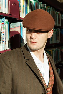 adam, yatık, ahşap, kitaplık, kütüphane, kapak, model, mezuniyet, Eğitim, ders çalışıyor, üniversite mezuniyeti, diploma, akademik, kolej, Öğrenci, okul, poz, portre, erkekler, kitap, bir kişi, erkek, insanlar, yayın, raf, gerçek insanlar, önden görünüş, Giyim, içeriye, genç adam, sakal, yaşam, yetişkin, ön plana odaklanmak, kafadan vuruş, 4K, CC0, kamu malı, telif ücretsiz