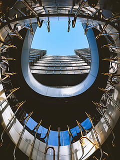 ant udsigt, grå, bygning, orm-øjenvisning, kigger op, arkitektur, by-, indre, bygget struktur, geometrisk form, dag, himmel, mønster, ingen mennesker, direkte under, lav vinkel visning, form, natur, indendørs, cirkel, sollys, metal, rækværk, trappe, trapper og trapper, tagvindue, loft, 2K, CC0, offentligt domæne, royaltyfrie