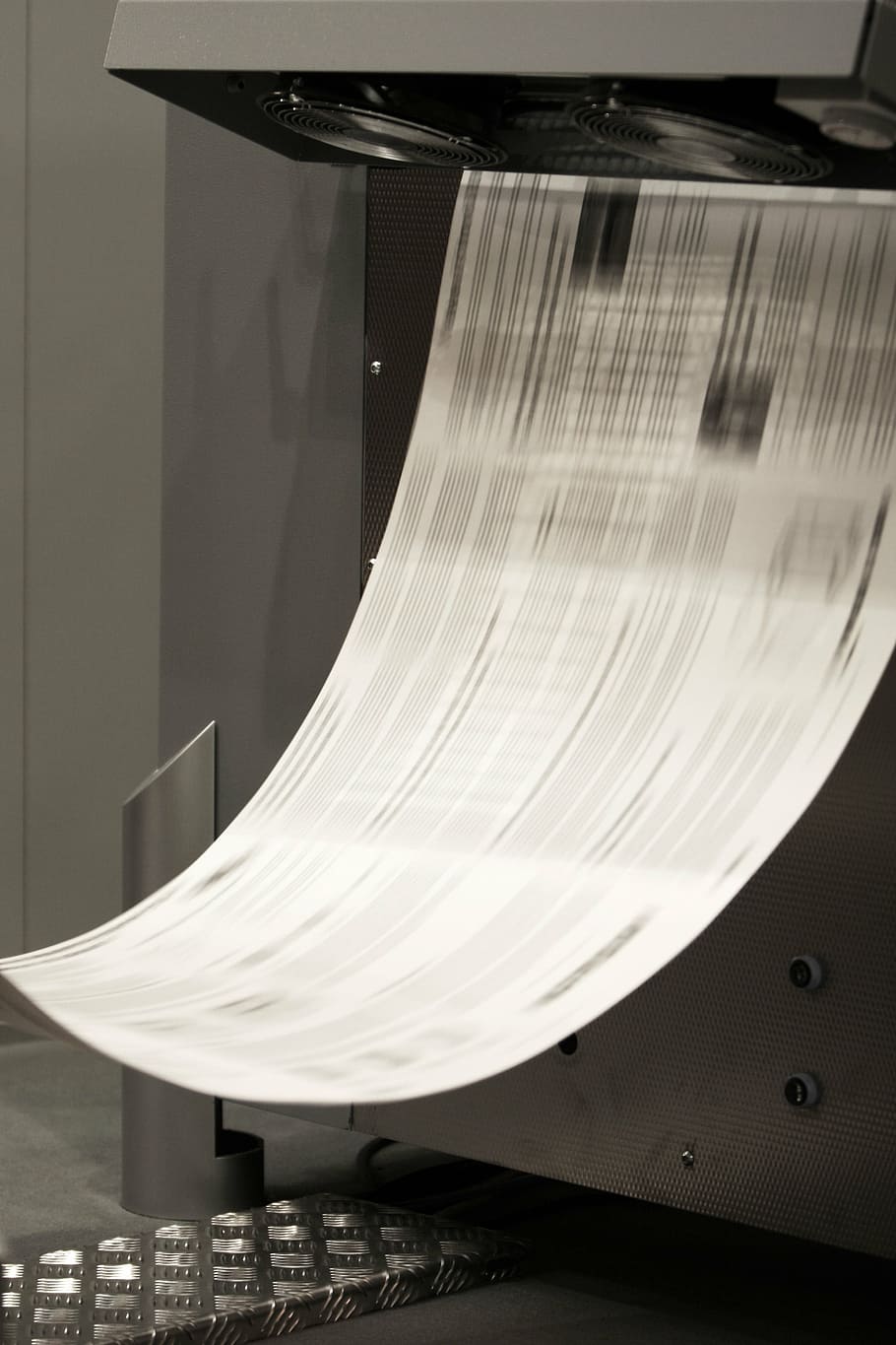 blanc, paper, màquina, pressió, impressió, imprimir, impressora, impressió en quatre colors, cmyk, modern, periòdic, impressió de diaris, llegir, Notícies, informació, global, informes, text, butlletí de notícies, pas ràpid, missatge, diaris, impressió offset, cap gent, a l'interior, cultura i entreteniment artístic, primer pla, patró, arquitectura, estructura construïda, absència, música, tèxtil, luxe, moviment, buit, dia, instrument musical, equipament musical, riquesa, elegància, etapa, 2K