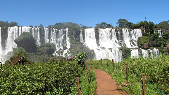 fossefall, vann, elv, faller, stein, vill, kaskade, scenisk, natur, strømmer, bevegelse, strømme, fantastisk, Misiones, argentina, naturskjønnhet - natur, reise, skjønnhet i naturen, anlegg, foss, reisemål, miljø, mennesker, turisme, land, himmel, utendørs, turist, dag, landskap, ferier, rennende vann, 2K, CC0, offentlig domene, opphavsrett gratis