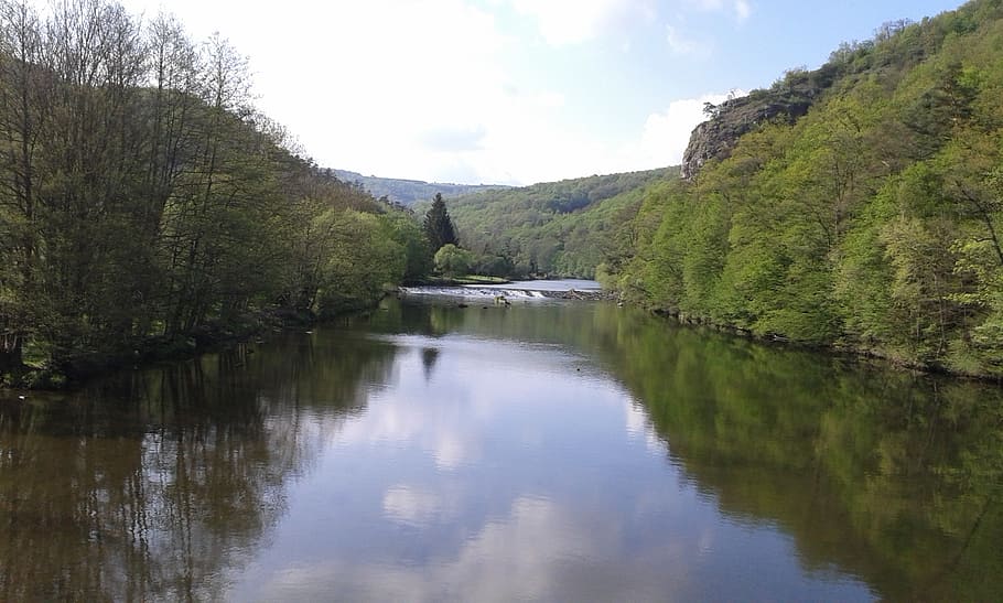 peisaj, nivelul apei, reflecţie, râu, pădure, munţi, reflectarea apei, primăvară, verde, copaci, apă, plantă, scenice - natura, copac, Munte, frumusețe în natură, lac, liniște, cer, o scenă liniștită, natură, zi, nici o persoana, creştere, scenă non-urbană, Culoarea verde, idilic, malul mării, în aer liber, 1080P