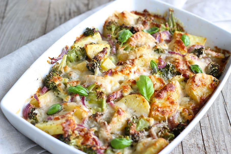 menjar, placa, saludable, verdures, enfornar, al forn, alfàbrega, bròquil, cassola, formatge, cuinar, cuina, deliciós, sopar, plat, gaudeix, epicure, menjar natural, verd, dinar, plat principal, carn, ceba, pebre, patata, salsa, servir, saborós, vegetarià, menjar i beguda, frescor, vegetals, llest per menjar, natura morta, a l'interior, taula, primer pla, vista d’angle alt, pizza, cap gent, alimentació saludable, dia, benestar, producte diari, centrar-se en primer pla, menjar vegetarià, 5K