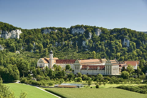 kloster, Beuron, Tyskland, arkitektur, religion, bygning, kristen, danube dalen, træ, plante, bygget struktur, bygning udvendig, natur, bjerg, boligområde, hus, grøn farve, landskab, jord, Skov, himmel, scenics - natur, miljø, ingen mennesker, skønhed i naturen, græs, udendørs, fyrretræ, nåletræ, 5K, CC0, offentligt domæne, royaltyfrie