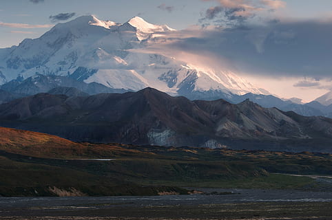 marró, muntanya, muntanya de neu, blanc, núvols, paisatge, vent, desert, denali, alaska, naturalesa, escènic, neu, pics, prat, vall, EUA, cim de muntanya, escenics, Serra, a l'aire lliure, llac, escenics - natura, bellesa a la natura, medi ambient, cel, temperatura de fred, hivern, escena tranquil·la, núvol - cel, tranquil·litat, muntanya nevada, cap gent, escena no urbana, dia, 1080P, CC0, domini públic, lliure de regalies