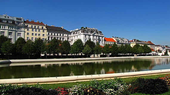 cancellato, sbagliato, una schifezza, architettura, esterno dell'edificio, riflessione, all'aperto, struttura costruita, destinazioni di viaggio, acqua, albero, natura, cielo, pianta, cielo sereno, città, lago, nessuno, costruzione, lungomare, giorno, 2K, CC0, dominio pubblico, privo di copyright