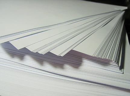 stapel, wit, printer papieren, papier, riem, stack, herschikt, papierwerk, leeg, blanco, vel, kantoor, stationair, schrift, pagina, Notitie, document, samenstelling, architectuur, geen mensen, ingebouwde structuur, binnenshuis, natuur, patroon, dag, lage hoekweergave, hemel, schaduw, muur - bouwfunctie, detailopname, wazig beweging, zonlicht, stad, venster, gebouw, 1080P, CC0, publiek domein, royaltyvrij