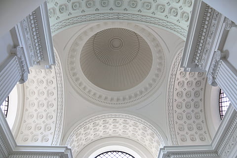niedrig, Winkel Foto, Weiß, Beton, Decke, Innere, die Architektur, Zimmer, hell, Luxus, Dekor, Kuppeldecke, Kirche, Dom, modern, Haus, Leben, zeitgemäß, stilvoll, Eleganz, gebaute Struktur, Flachwinkelansicht, drinnen, keine Leute, Design, Muster, Kuppel, Kreis, gestalten, Bogen, Geometrische Figur, Anbetungsstätte, Gebäude, Religion, Kunst, architektonisches Merkmal, weiße Farbe, direkt darunter, aufwendig, Architektur und Kunst, 5K, CC0, gemeinfrei, lizenzfrei
