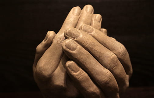 brun håndfotografering, hænder, interlaid, finger, vente, venlig, give, modtaget den, deco, figur, menneskelig hånd, senior voksen, mennesker, religion, bedende, tæt på, hånd, menneskelig kropsdel, sort baggrund, en person, studio skud, smuds, kropsdel, menneskelig finger, indendørs, voksen, snavset, bedrift, fortvivlelse, midsection, aggression, sociale problemer, håbløshed, depression - sorg, 4K, CC0, offentligt domæne, royaltyfrie
