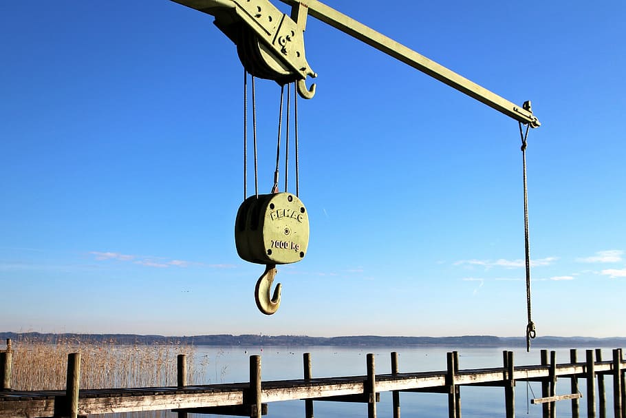 gancio, gancio di carico, sollevatore di pesi, gru, aumentare, trasporto merci, carrello, tecnologia, fune di sollevamento, scorso, boom, corda, boom di gru, Esecuzione di cat boom, cielo, acqua, natura, mare, nessuno, giorno, blu, cielo sereno, ringhiera, all'aperto, sospeso, orizzonte, mezzi di trasporto, scena non urbana, comunicazione, cartello, viaggio, luce del sole, 4K