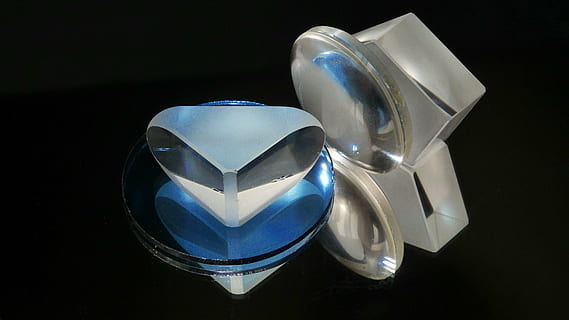 elemente optice, prismă, obiectiv, Fundal negru, luxos, albastru, diamant - piatră prețioasă, bogatie, Bijuterii, a închide, bijuterie prețioasă, lucios, studio shot, piatră preţioasă, în interior, Modă, eleganţă, reflecţie, nici o persoana, un singur obiect, artă și sculptură, natură moartă, inel cu diamant, cheltuială, 4K, CC0, domeniu public, fără drepturi de autor