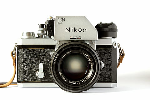 Nikon, Kamera, analog, Digitalkamera, fotografieren, Fotografie, Linse, Foto, Spiegelreflexkamera, Film, Fotograf, retro, Jahrgang, Fotoapparat, Makro, Fotoausrüstung, alt, analoge Kamera, Nostalgie, schließen, Hipster, Retro-Look, Marke, alte Kamera, Nikkor, Kamera - Fotoausrüstung, Fotografie-Themen, Technologie, Objektiv - optisches Instrument, ausgeschnitten, Studioaufnahme, weißer Hintergrund, Retro-Stil, Linse - Auge, Stillleben, keine Leute, Ausrüstung, Nahansicht, drinnen, schwarze Farbe, einzelnes Objekt, Kamerafilm, Antiquität, silberfarben, elektrische Ausrüstung, 5K, CC0, gemeinfrei, lizenzfrei