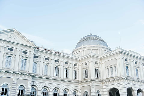 edificio a cupola bianca, cupola, coperto, costruzione, giorno, architettura, esterno dell'edificio, struttura costruita, città, destinazioni di viaggio, cielo, governo, Inquadratura dal basso, natura, nessuno, viaggio, colonna architettonica, turismo, cielo sereno, storia, il passato, blu, all'aperto, 5K, CC0, dominio pubblico, privo di copyright