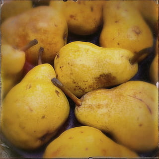 peras, Fruta, amarillo, comida y bebida, comida, frescura, alimentación saludable, bienestar, fotograma completo, antecedentes, nadie, de cerca, gran grupo de objetos, naturaleza muerta, abundancia, mercado, adentro, Pera, vista de alto ángulo, en venta, montón, maduro, 1080P, CC0, dominio público, libre de derechos