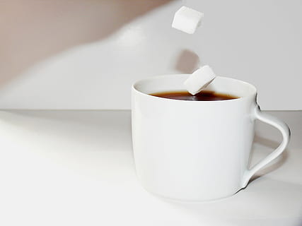 blanc, ceràmica, tassa de te, ple, negre, líquid, cub de sucre, apetitós, aroma, aromàtic, mongetes, marró, cafeteria, delicada, fragància, espresso, frisch, benefici de, olor, gust, saludable, beure, kaeffchen, cafè, grans de cafè, tassa de cafè, deliciós, cullera, llet, mossegada, trencar, descans, torrat, escuma, saborós, sap més, dolç, caramels, tassa, espècia, sucre, sucre al cafè, al matí, calor - temperatura, esmorzar, cafè - beguda, menjar i beguda, refresc, Color blanc, beguda calenta, a l'interior, tir de l'estudi, menjar, te, cap gent, còpia espai, primer pla, vaixella, frescor, te - beguda calenta, begudes sense alcohol, 2K, CC0, domini públic, lliure de regalies