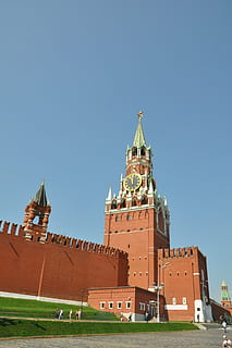 Moscú, Kremlin, reloj, exterior del edificio, estructura construida, arquitectura, cielo, edificio, cielo limpio, naturaleza, torre, historia, día, lugar de adoración, el pasado, copia espacio, azul, nadie, religión, vista de ángulo bajo, viaje, al aire libre, aguja, 4K, CC0, dominio público, libre de derechos