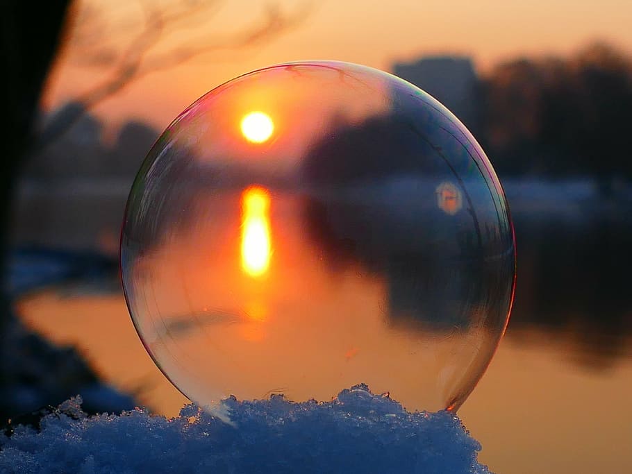 bombolla, neu, al costat, cos, aigua, bombolla de sabó, hivern, fred, pilota, posta de sol, resplendor, Quant a, sensible, reflexió, primer pla, cap gent, centrar-se en primer pla, refracció, a l'aire lliure, vareta de bombolles, naturalesa, esfera, cel, forma, color taronja, forma geomètrica, planta, bellesa a la natura, arbre, sol, cercle, sol objecte, 4K