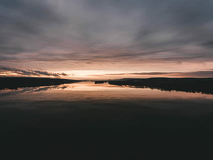 muelle, reflejando, cuerpo, agua, lago, gris, nublado, cielo, dorado, hora, río, hielo, nieve, árbol, bosque, nube - cielo, paisajes - naturaleza, belleza en la naturaleza, puesta de sol, escena tranquila, tranquilidad, nadie, reflexión, naturaleza, idílico, mar, escena no urbana, cielo dramático, ambiente, oscuridad, remoto, cielo romantico, 4K, CC0, dominio público, libre de derechos