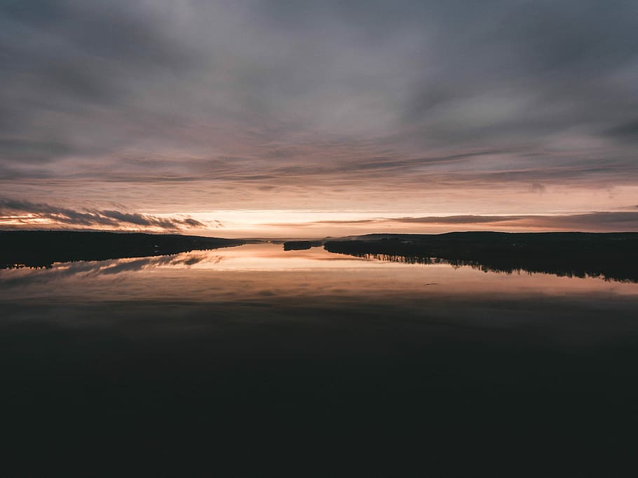 muelle, reflejando, cuerpo, agua, lago, gris, nublado, cielo, dorado, hora, río, hielo, nieve, árbol, bosque, nube - cielo, paisajes - naturaleza, belleza en la naturaleza, puesta de sol, escena tranquila, tranquilidad, nadie, reflexión, naturaleza, idílico, mar, escena no urbana, cielo dramático, ambiente, oscuridad, remoto, cielo romantico, 4K