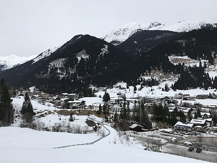 salju, musim dingin, dingin, gunung, beku, bukit, panorama, pemandangan, pohon, gambar panorama, Austria, lermoos, perjalanan, main ski, bermain ski, area ski, suhu dingin, keindahan di alam, langit, penutup, scenics - alam, alam, warna putih, eksterior bangunan, Arsitektur, tidak ada orang, lingkungan Hidup, struktur yang dibangun, menanam, ketenangan, adegan yang tenang, gunung berselimut salju, di luar rumah, 4K, CC0, domain publik, bebas royalti