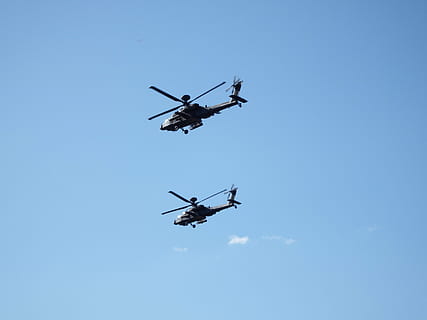 apache, helikopter, militær, angreb, chopper, hær, luftfartøj, transportform, transportmidler, flyvende, himmel, fly, lav vinkel visning, Midt i luften, bevægelse, på farten, natur, blå, skyfri himmel, ingen mennesker, dag, udendørs, kopiere plads, 4K, CC0, offentligt domæne, royaltyfrie
