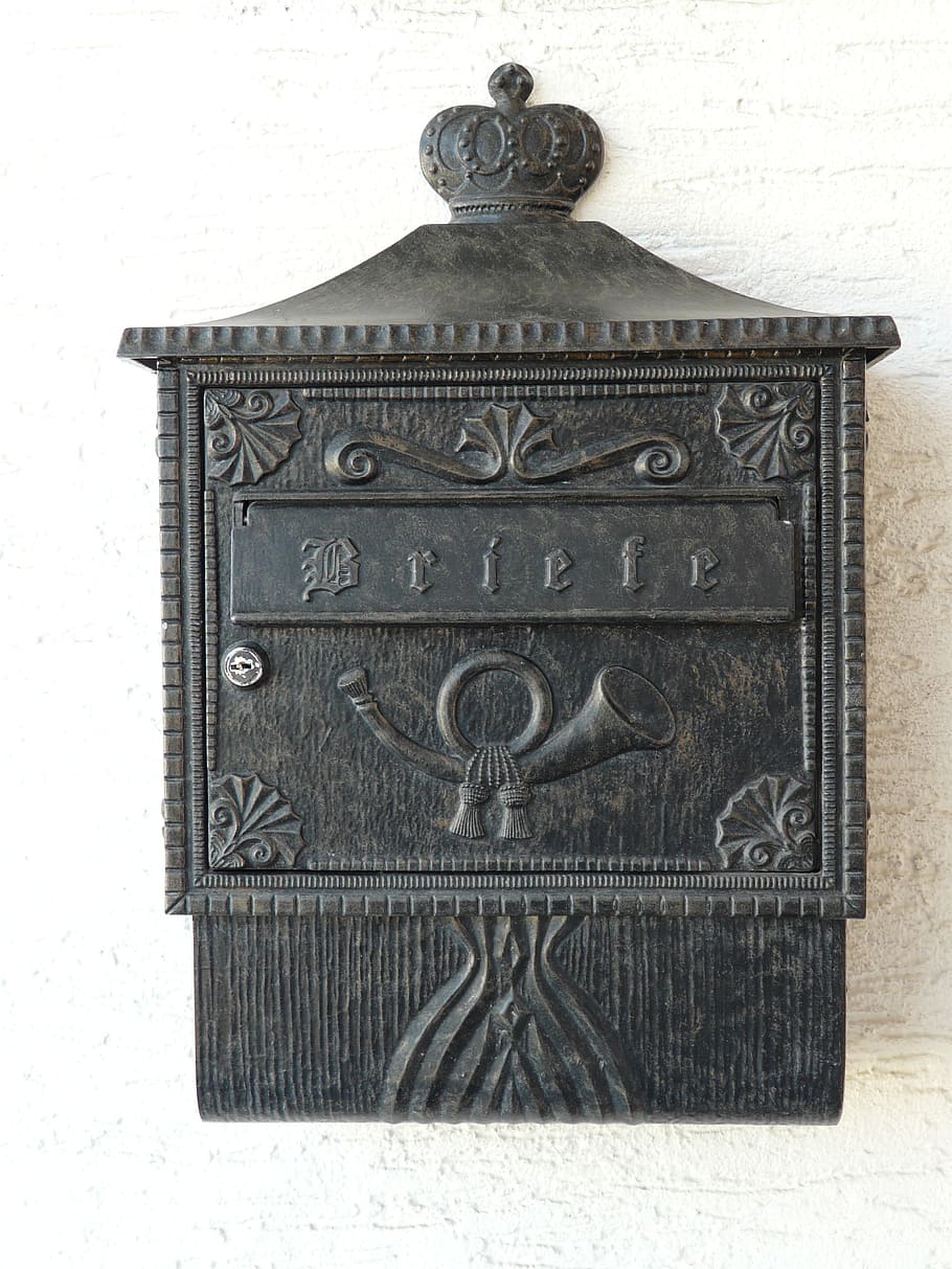 postkasse, stolpe, blacksmithing, metal, indgang til huset, brev bokse, breve, sende, tekst, ingen mennesker, tæt på, meddelelse, arkitektur, håndværk, vestlige script, Kunst og håndværk, nummer, gammel, enkelt objekt, indendørs, carving - håndværk produkt, dag, studio skud, bygget struktur, antik, blomstermønster, 2K