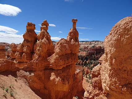 roques, taronja, estiu, desert, utah, naturalesa, paisatge, EUA, escenics, rock - object, erosionat, canyon, geologia, canyon bryce, gres, Parc Nacional, rock hoodoo, vermell, a l'aire lliure, parc nacional bryce canyon, terrenys extrems, lloc famós, sud-oest dels EUA, cel, cap gent, formació de roca, bellesa a la natura, llocs de viatges, núvol - cel, destinacions de viatge, rock, sòlid, viatjar, geografia física, escenics - natura, escena no urbana, tranquil·litat, dia, escena tranquil·la, turisme, llum solar, clima, clima àrid, 5K, CC0, domini públic, lliure de regalies