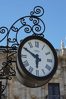 orologio, mani, ore, tempo, architettura, struttura costruita, nessuno, esterno dell'edificio, cielo, Inquadratura dal basso, cerchio, cielo sereno, mano minuta, forma geometrica, forma, metallo, giorno, costruzione, città, quadrante, precisione, design, lancetta delle ore, ferro battuto, 4K, CC0, dominio pubblico, privo di copyright